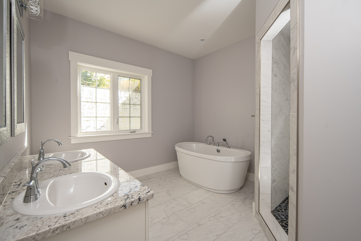 9-3 Eagle Ridge bath ensuite-150