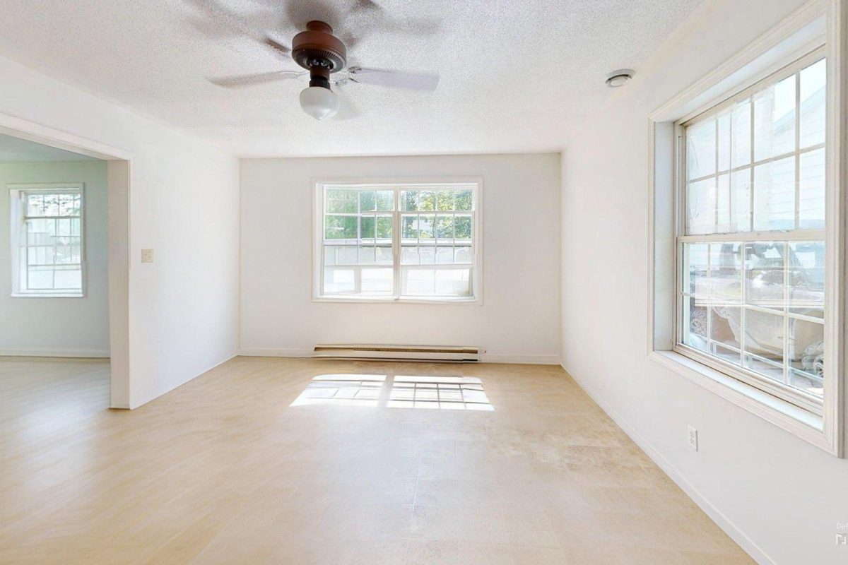 137-Post-Road-Minto-NB-E4B-2Z7-One-Level-Home-For-Sale-Living-Room-Defurnished
