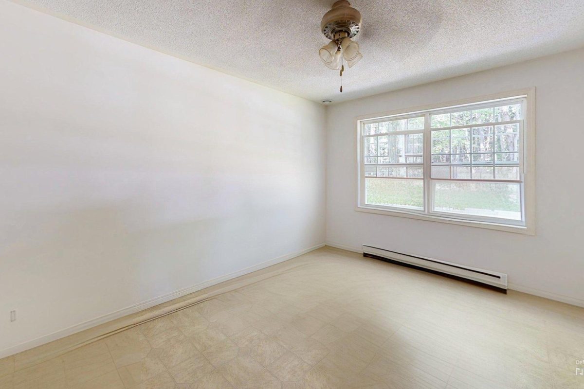 137-Post-Road-Minto-NB-E4B-2Z7-One-Level-Home-For-Sale-Office-Defurnished