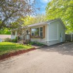 Bungalow with Income Potential in Skyline Acres