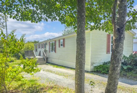 10 Daley Street, Lincoln NB E3B 6Z5 | Mini Home For Sale In Tamarack